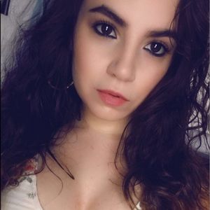 Meet your Posher, Roxana